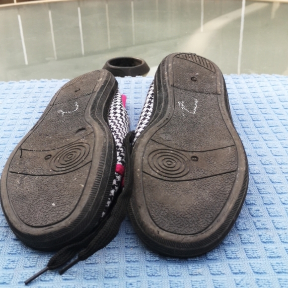 Shoes - Picture 3 of 3